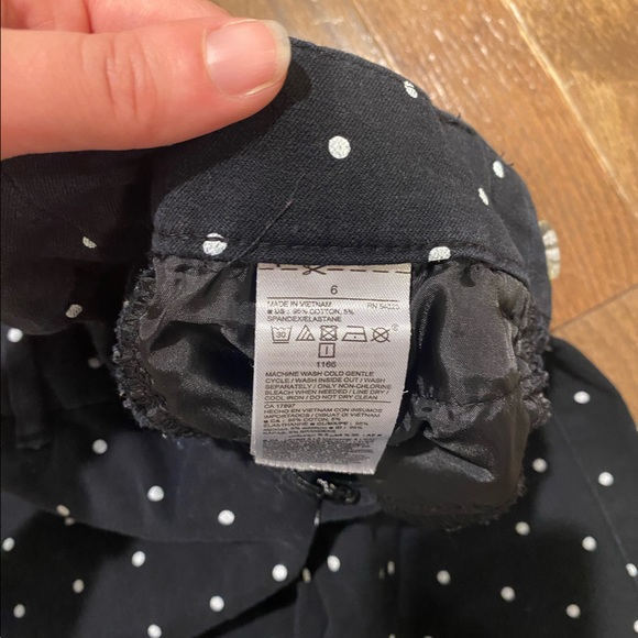 Old Navy Black and White polka dot Pixie Pants. Size 6 - Picture 2 of 2